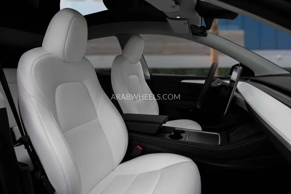 Tesla Model Y 2023 for Sale in Dubai Image-12