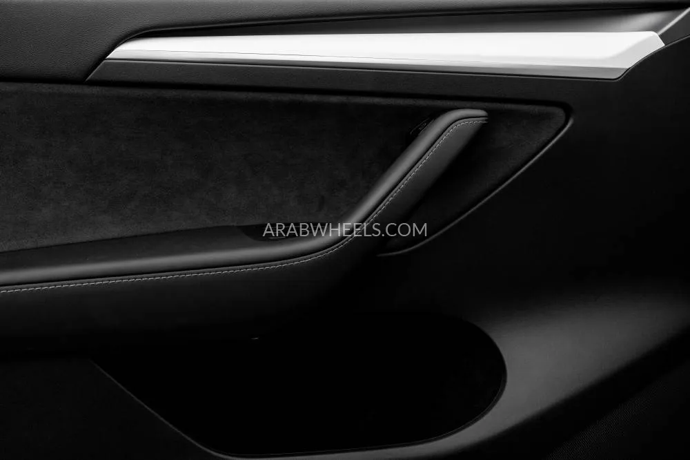 Tesla Model Y 2023 for Sale in Dubai Image-14