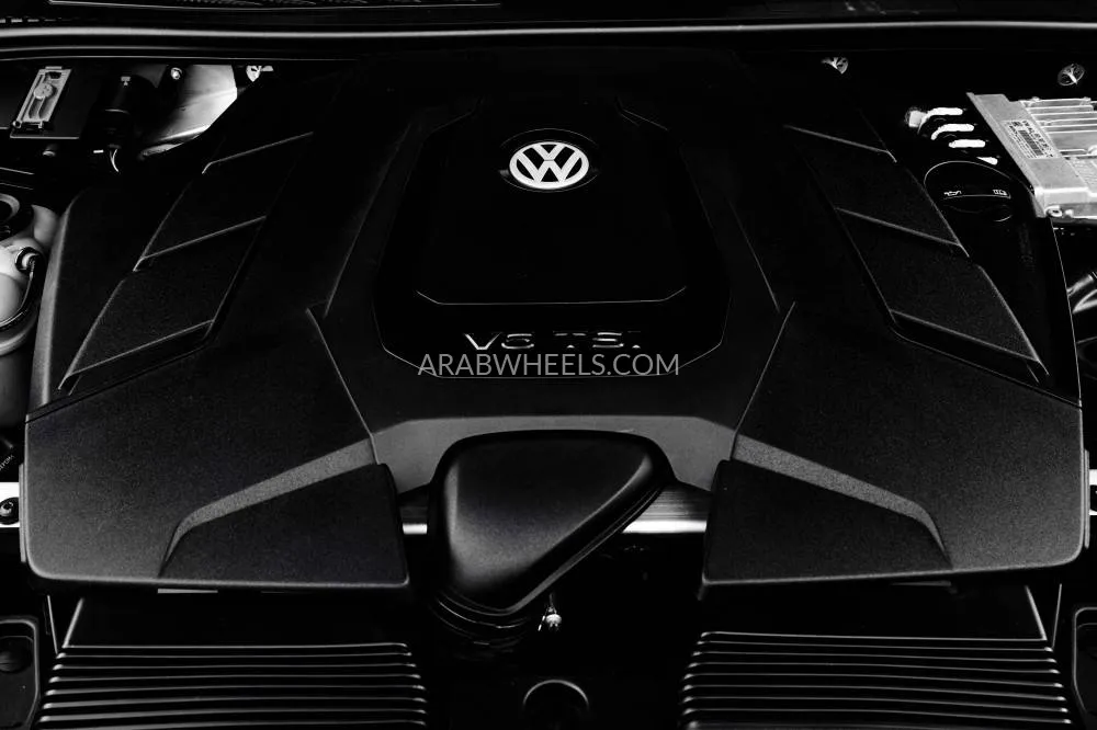 Volkswagen Touareg 2019 for Sale in Dubai Image-8