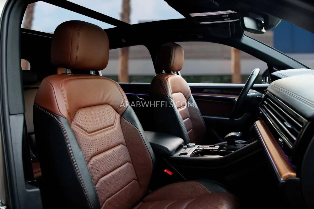 Volkswagen Touareg 2019 for Sale in Dubai Image-12