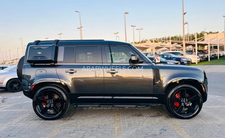 Land Rover Defender 2022 for Sale in Sharjah Image-4