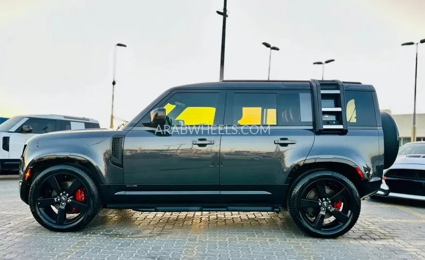 Land Rover Defender 2022 for Sale in Sharjah Image-5