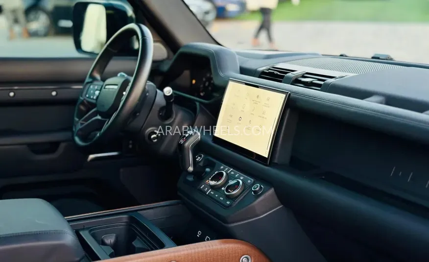 Land Rover Defender 2022 for Sale in Sharjah Image-11