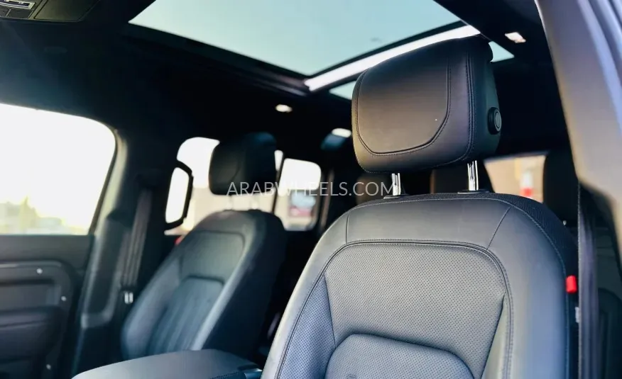 Land Rover Defender 2022 for Sale in Sharjah Image-12
