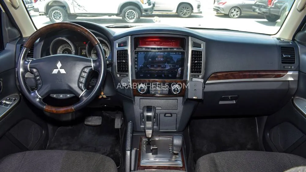 ميتسوبيشي باجيرو 2018 for Sale in الشارقة Image-13