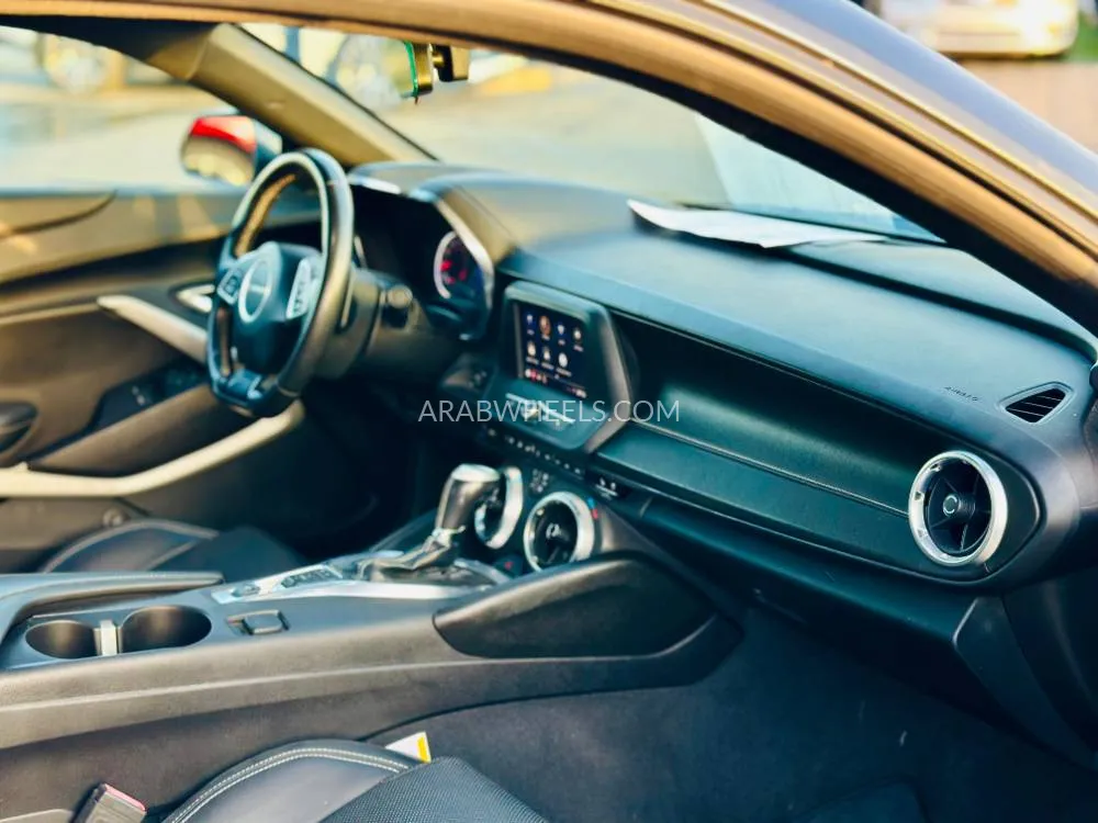 شيفروليه كامارو 2020 for Sale in الشارقة Image-13