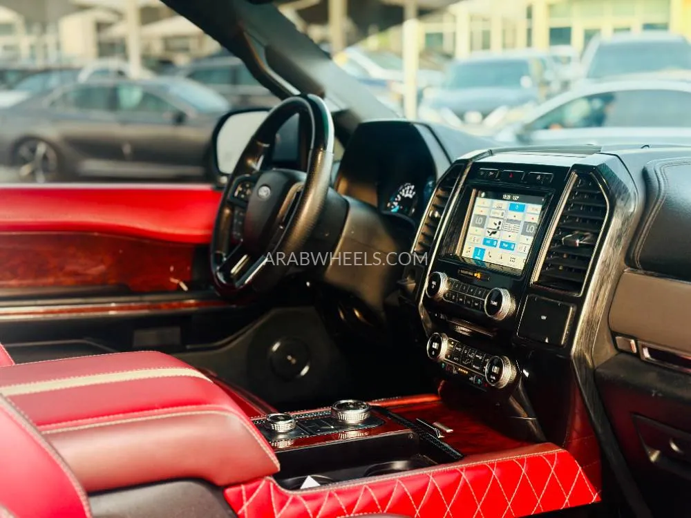 Ford Expedition 2018 for Sale in Sharjah Image-15