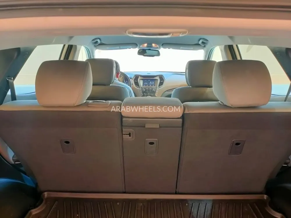 هيونداي سانتا في 2018 for Sale in الشارقة Image-10