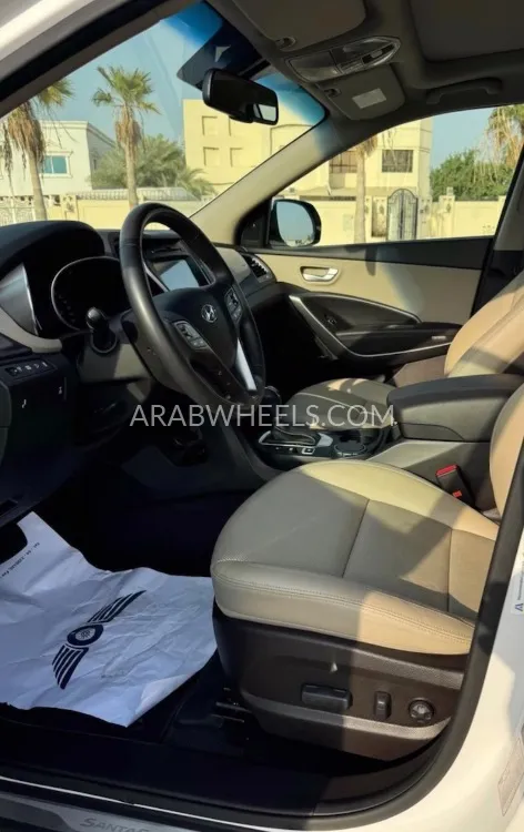 هيونداي سانتا في 2017 for Sale in الشارقة Image-4