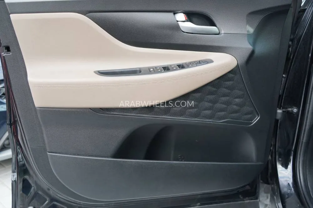 Hyundai Santa Fe 2023 for Sale in Ajman Image-6