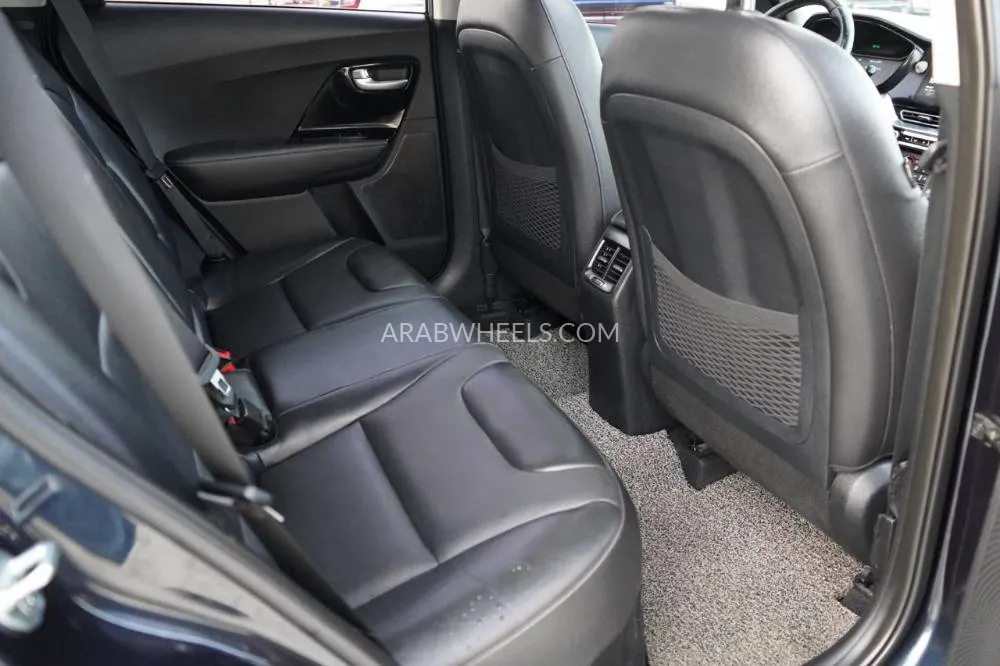 Kia Niro 2020 for Sale in Ajman Image-19
