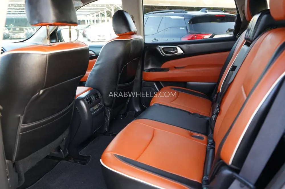 Nissan Pathfinder 2019 for Sale in Ajman Image-18