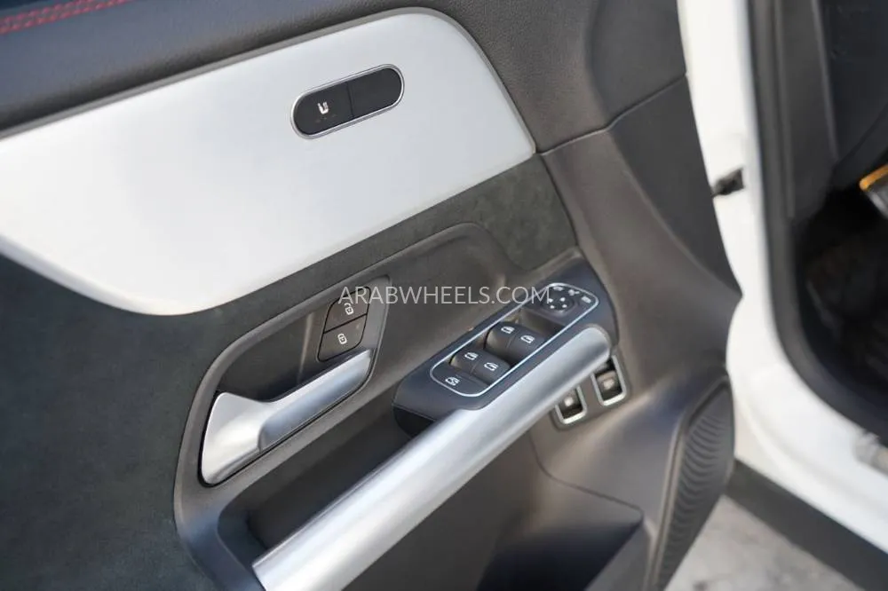 مرسيدس بنز GLA 2023 for Sale in عجمان Image-10