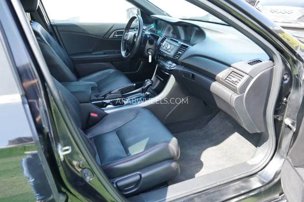 هوندا أكورد 2017 for Sale in عجمان Image-16