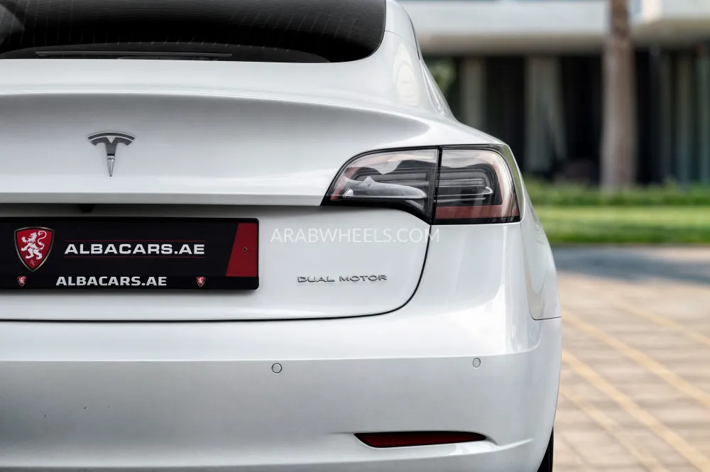 Tesla Model 3 2020 for Sale in Dubai Image-7