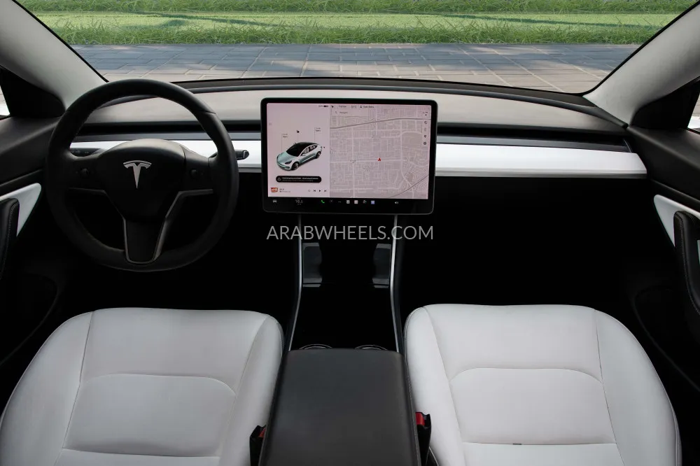 Tesla Model 3 2020 for Sale in Dubai Image-9
