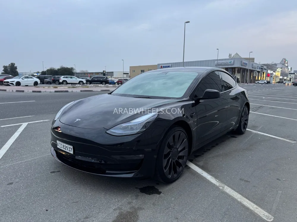 Tesla Model 3 2023 for Sale in Ajman Image-2