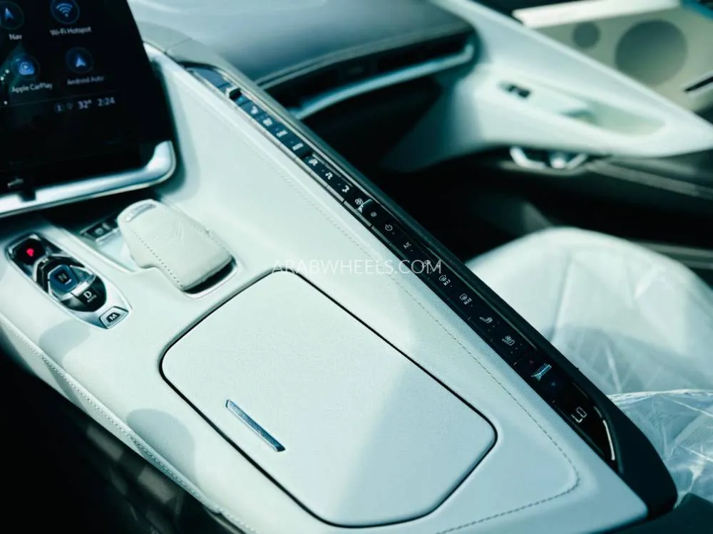 Chevrolet Corvette 2022 for Sale in Sharjah Image-14