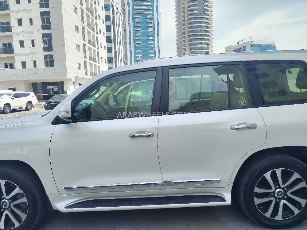 تويوتا لاند كروزر 2019 for Sale in دبي Image-3