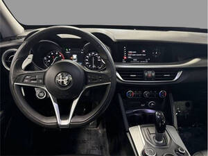 الفا روميو ستيلفيو الداخلية 