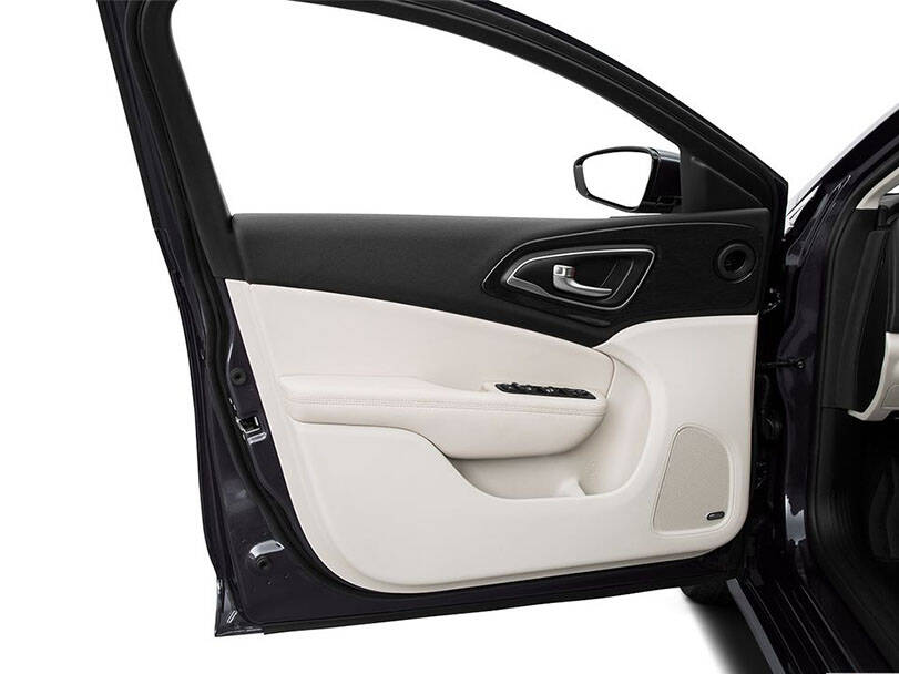 Chrysler 200 Interior 