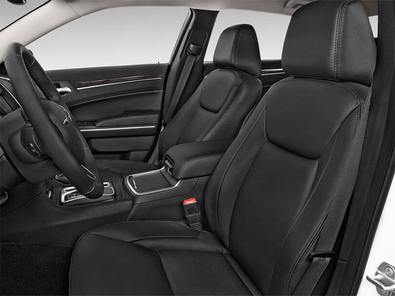 كرايسلر 300 الداخلية 