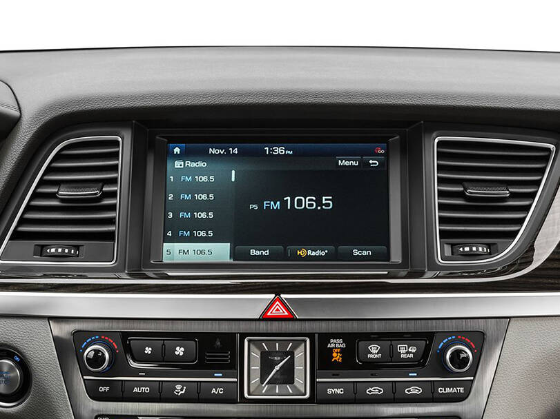 Genesis G80 1st (DH) Generation Pictures: Explore 19 Images of Interior and Exterior Image-10