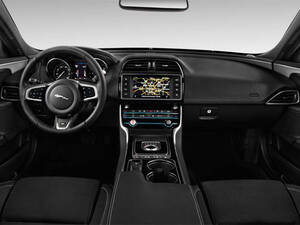 جاجوار XE الداخلية 