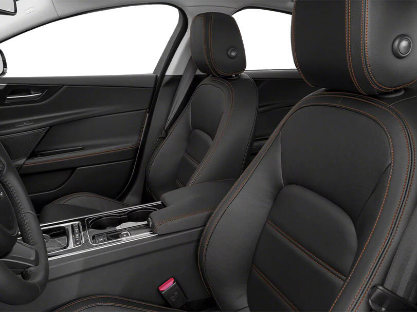 جاجوار XE الداخلية 