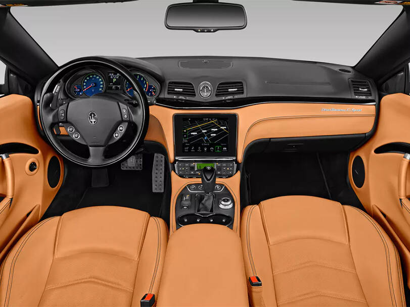 مازيراتي جران كابريو الجيل الأول (M145) الداخلية 