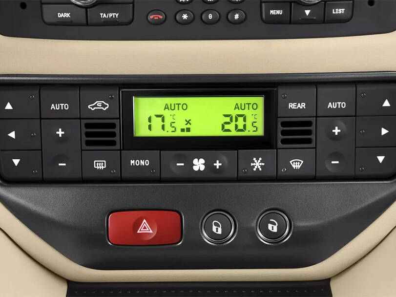 مازيراتي جران توريزمو الجيل الأول (M145) الداخلية 