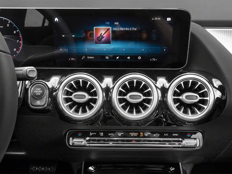 Mercedes Benz GLA Interior 