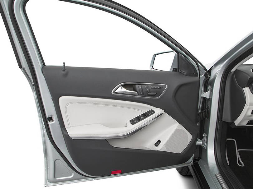 مرسيدس بنز GLA الجيل الأول (X156) الداخلية 