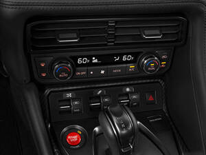 نيسان GT-R الداخلية 