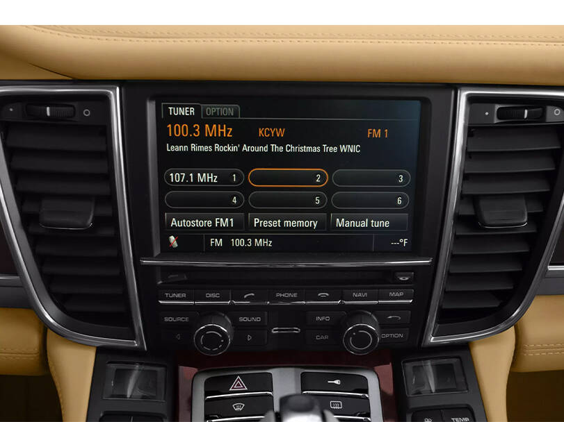 بورشه باناميرا الجيل الأول (G1) الداخلية 