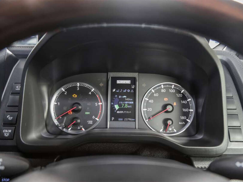 تويوتا جرانفيا الداخلية 