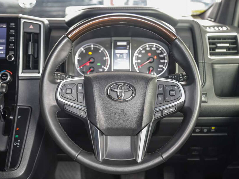 تويوتا جرانفيا الداخلية 