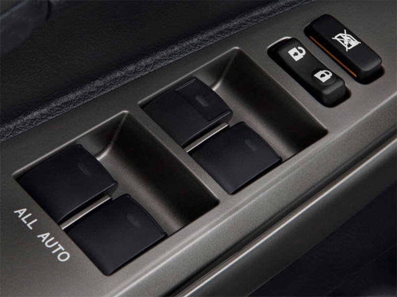 Toyota Land Cruiser 4th (J200) Generation Interior 