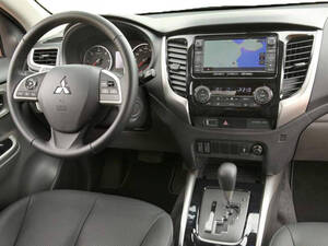 ميتسوبيشي L200 الداخلية 