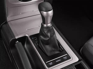 تويوتا لاند كروزر برادو الداخلية 