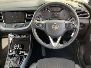 أوبل جراندلاند X الداخلية 