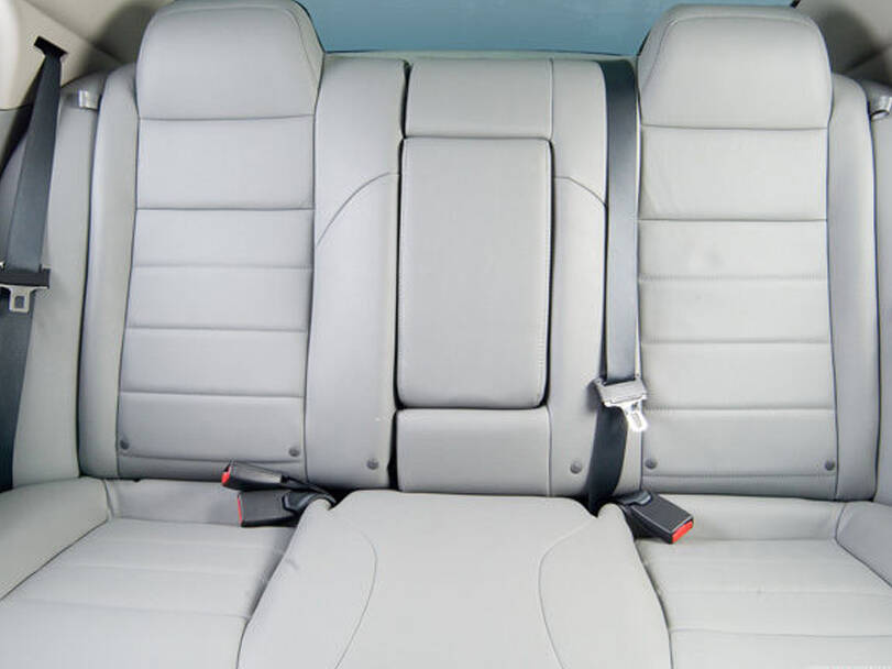 دودج تشارجر الجيل السادس (LX) الداخلية 