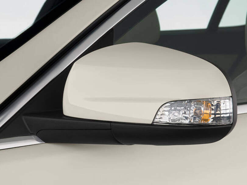 Jaguar XF 1st (X250) Generation Pictures: Explore 23 Images of Interior and Exterior Image-3