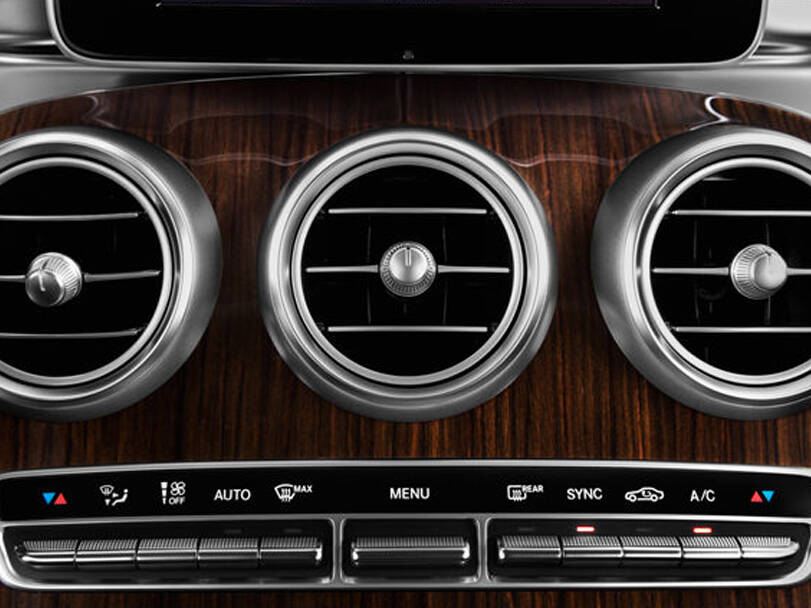 مرسيدس بنز GLC كلاس الجيل الأول (X253) الداخلية 