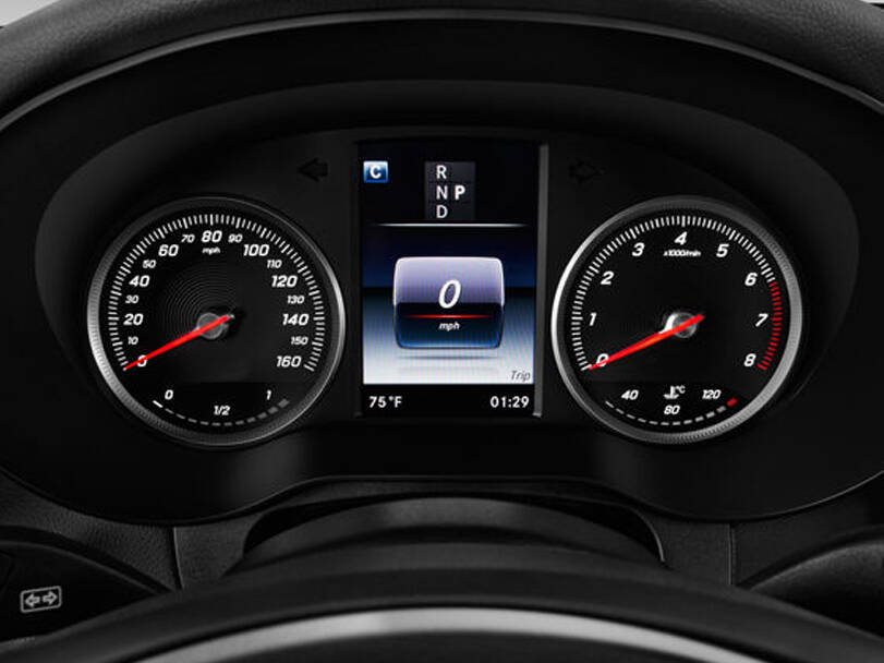 مرسيدس بنز GLC كلاس الجيل الأول (X253) الداخلية 