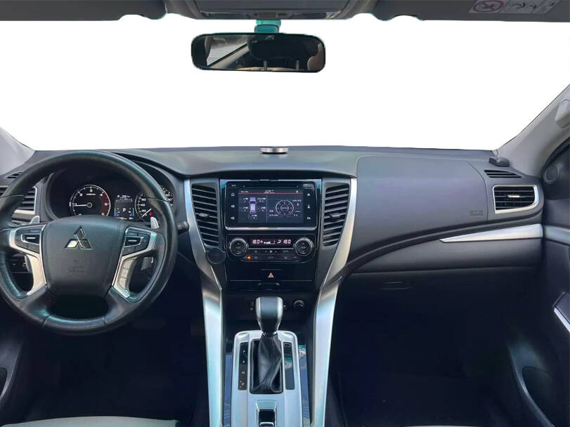 ميتسوبيشي مونتيرو سبورت 2026 الداخلية 