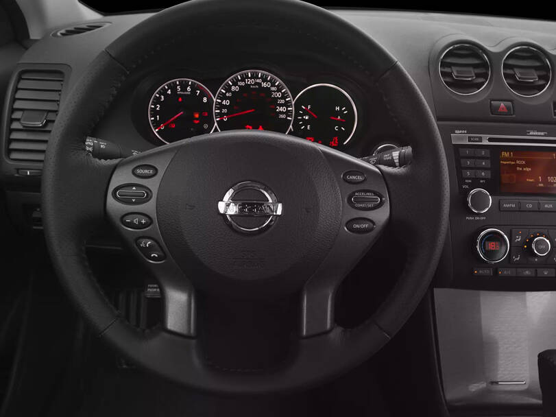 نيسان التيما الجيل الثالث (L31) الداخلية 