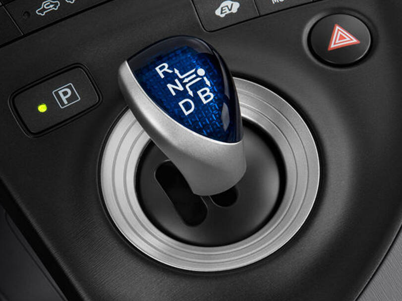 تويوتا بريوس الداخلية 