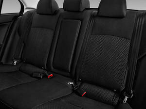 ميتسوبيشي لانسر الداخلية Rear Seats