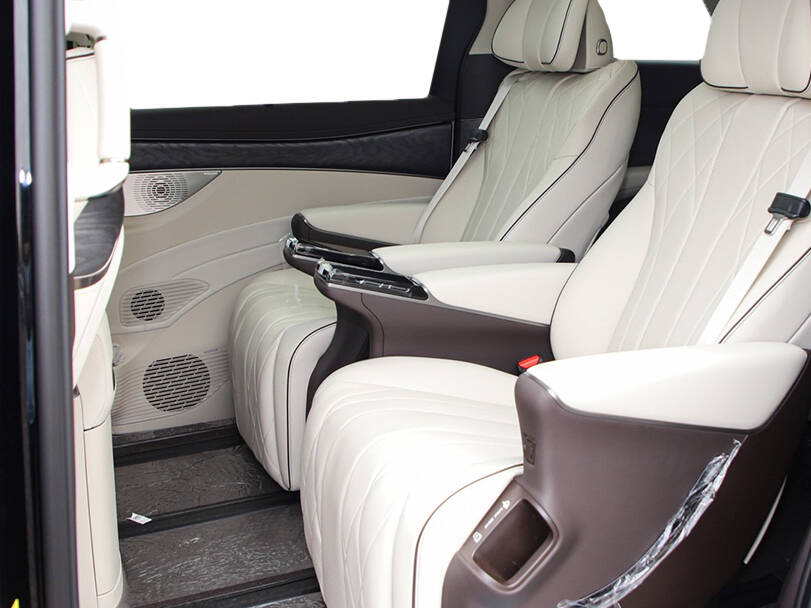 Denza D9 2026 Interior 